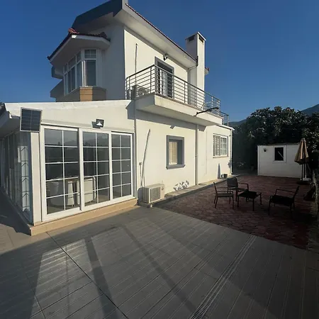 Girne, Private Close To The Sea And Villa